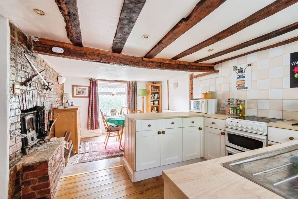 Property photo 2 of 31
