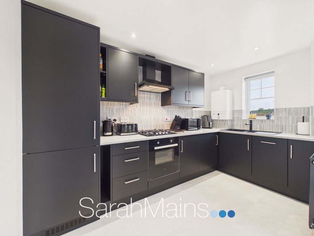 Property photo 1 of 8 Kitchen
