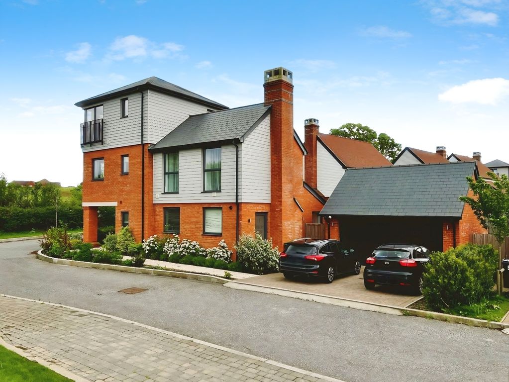 Property photo 2 of 20