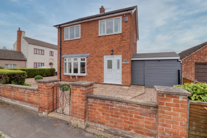 Property photo 1 of 17 Frontal