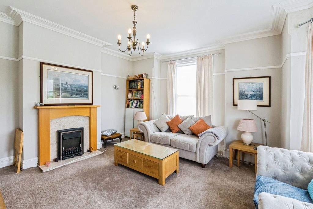 Property photo 3 of 20 Pbox-Img.Jpg
