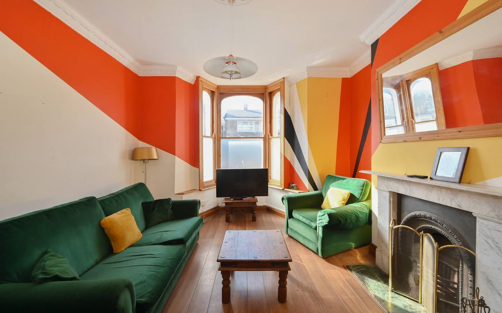 Property photo 3 of 15 Lounge Front