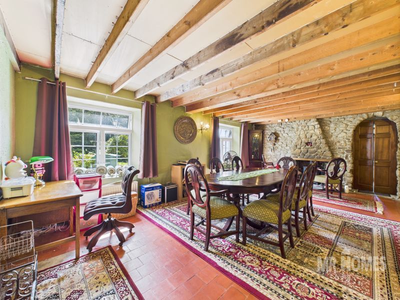 Property photo 1 of 50 Photo 4