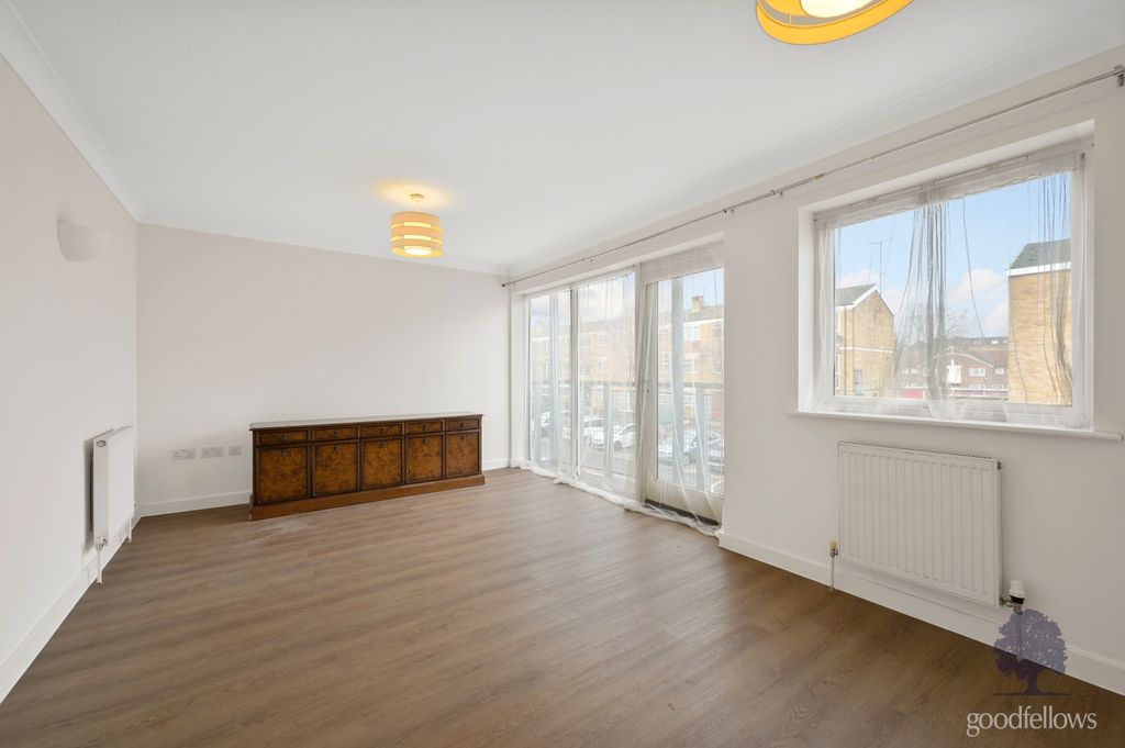 Property photo 3 of 12 Picture 3