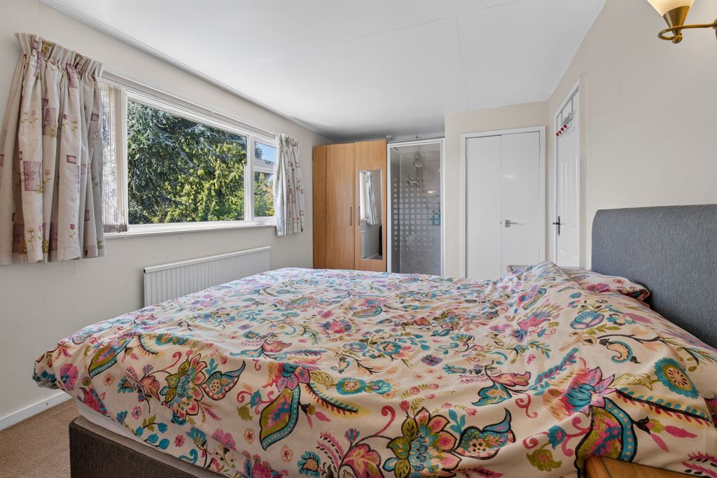 Property photo 3 of 14 Bed 1 (3)