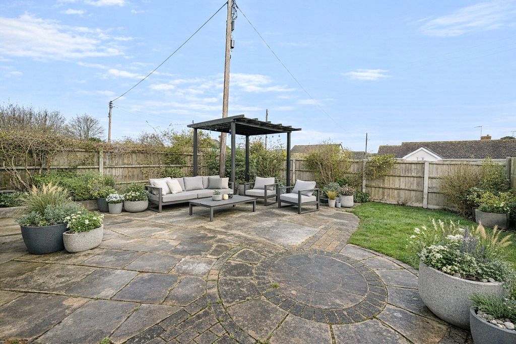 Property photo 3 of 18 Garden Ai