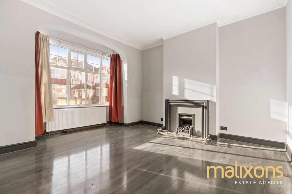 Property photo 2 of 8