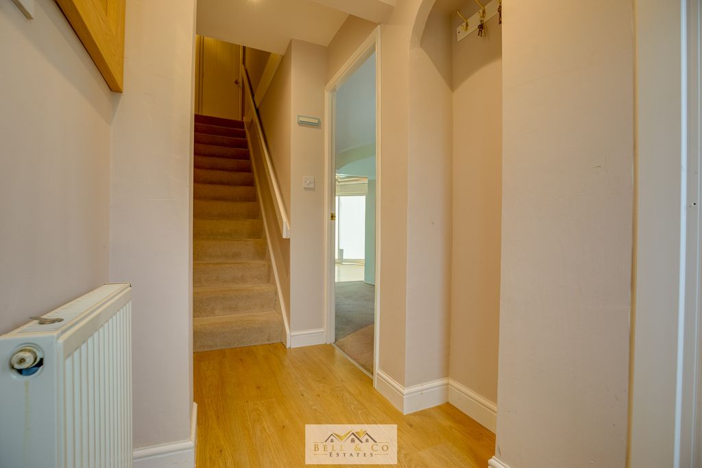 Property photo 2 of 27