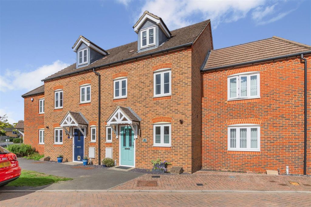 Property photo 1 of 17 8662998-Exterior09.Jpg