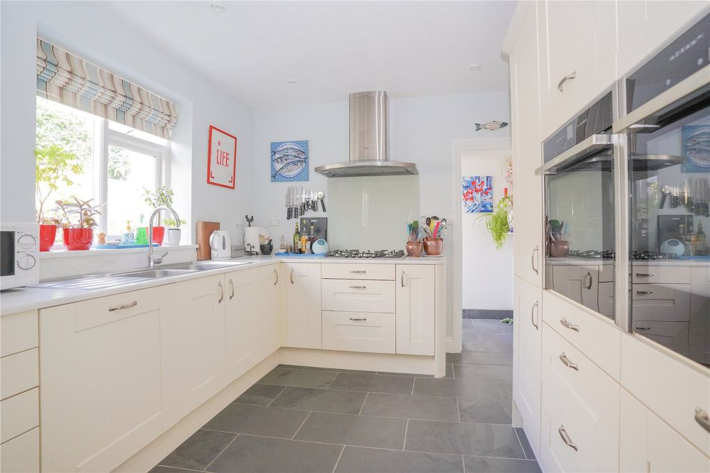 Property photo 2 of 33 Picture No. 29
