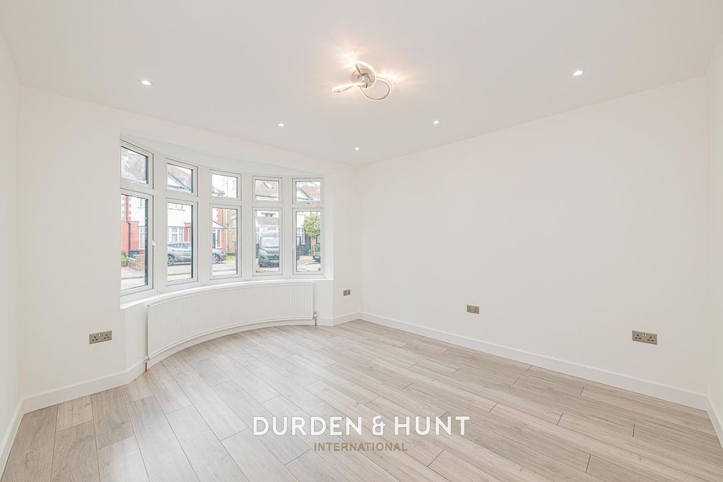 Property photo 2 of 26 Donington-14.Jpg