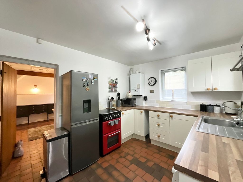 Property photo 2 of 21