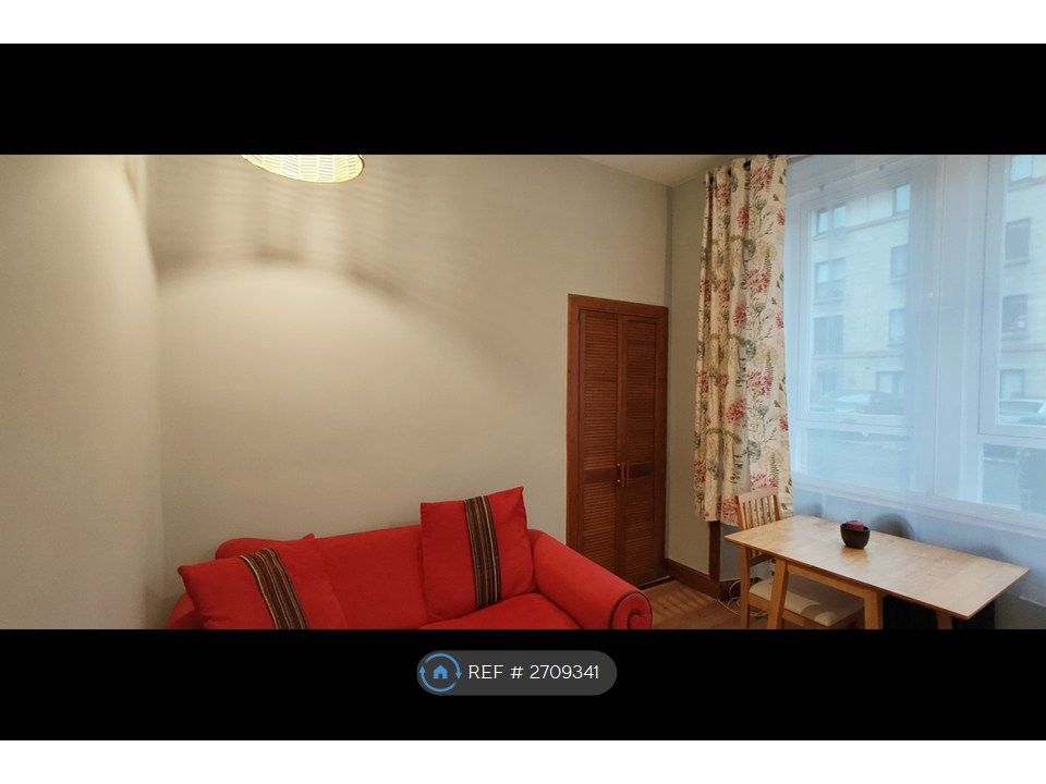 Property photo 2 of 10 Living Room