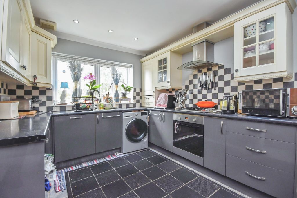 Property photo 3 of 15 Kitchen Diner