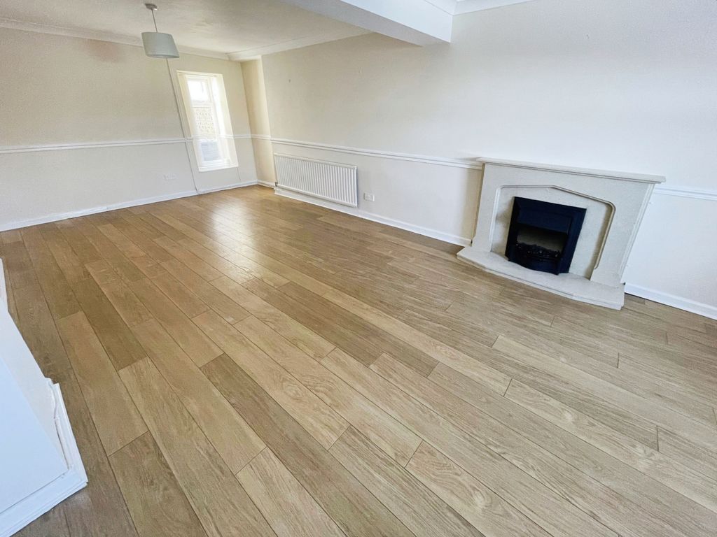 Property photo 3 of 10 Image