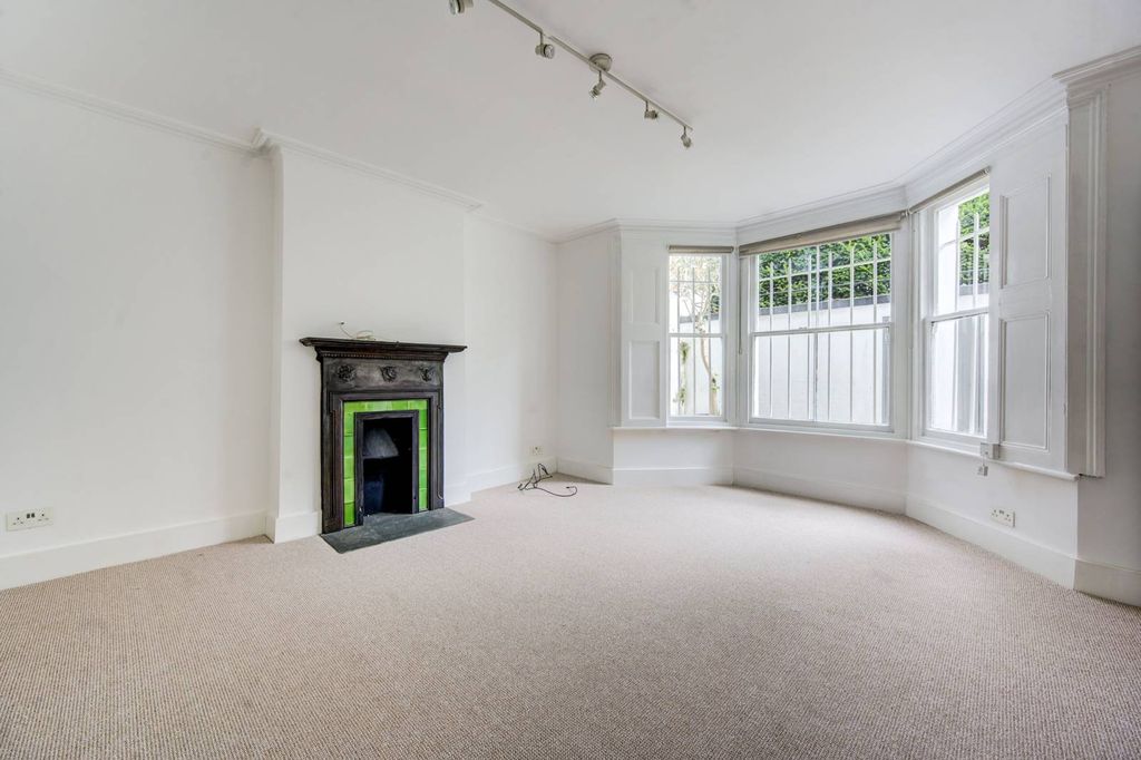 Property photo 3 of 10
