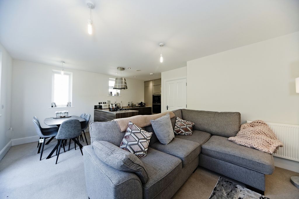 Property photo 2 of 13 Lounge