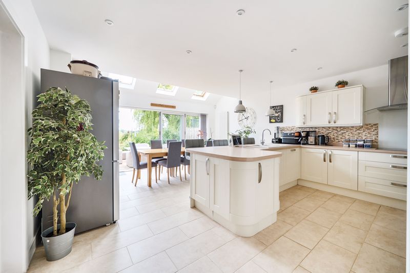 Property photo 3 of 28 Photo 16