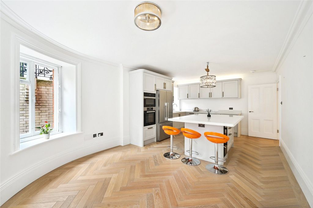 Property photo 2 of 10 Kitchen