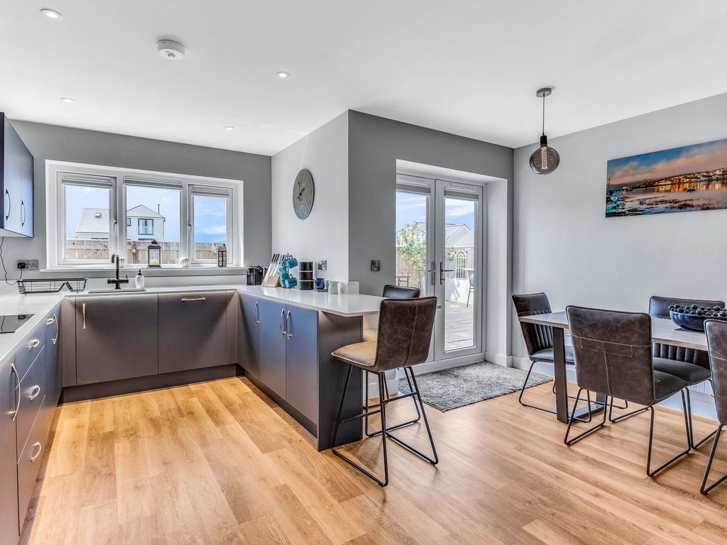 Property photo 2 of 42