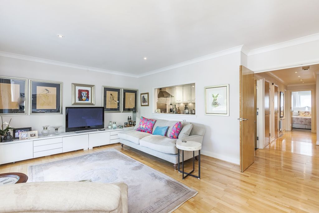 Property photo 2 of 19 Reception