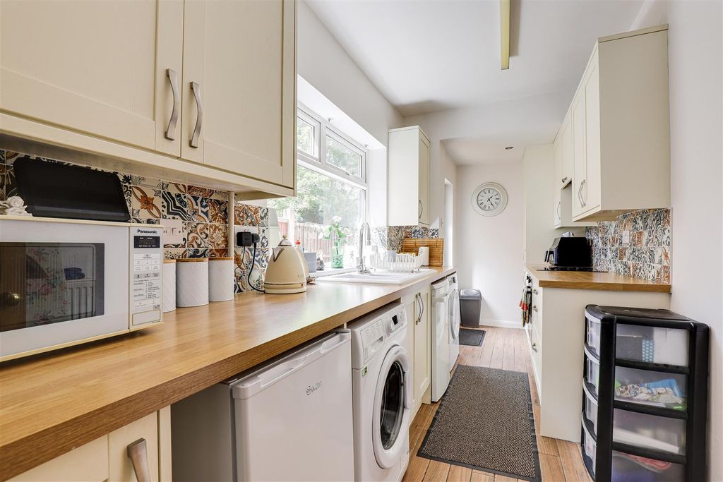 Property photo 3 of 16 Img_1413-Img_1417.Jpg