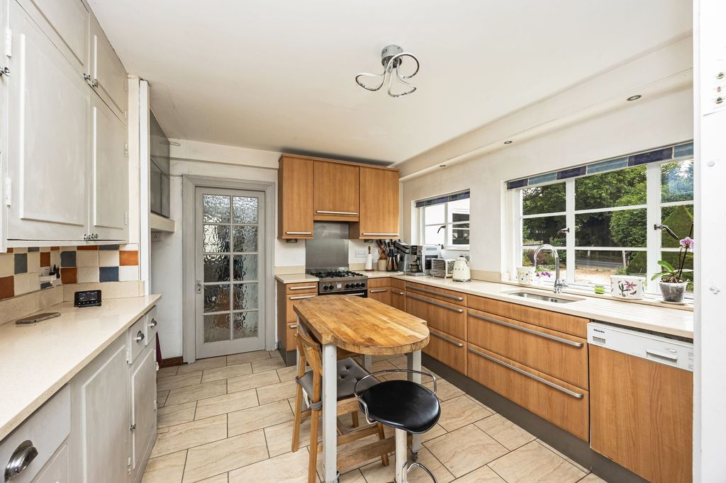 Property photo 2 of 38