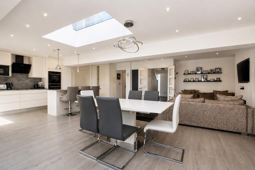 Property photo 1 of 20 6F7F8Fae-c4Fe-4924-9d4F-d1Eae6c1F422.Png