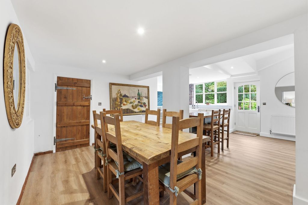 Property photo 3 of 34