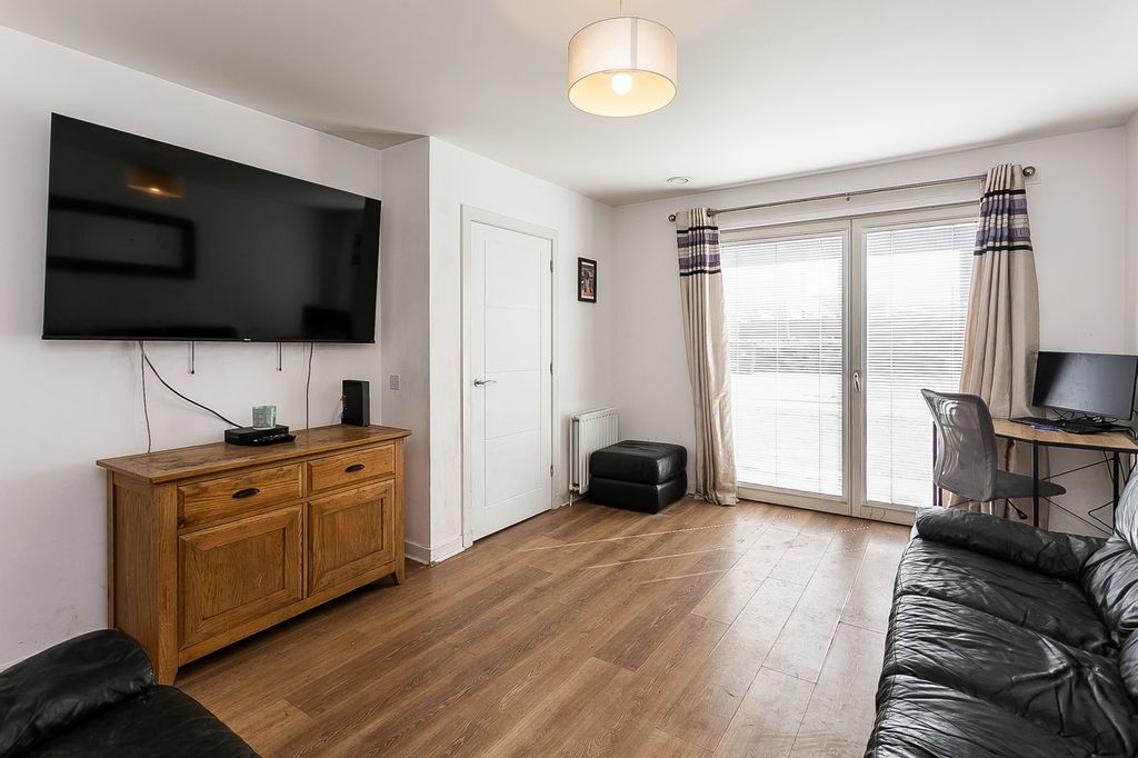 Property photo 3 of 24