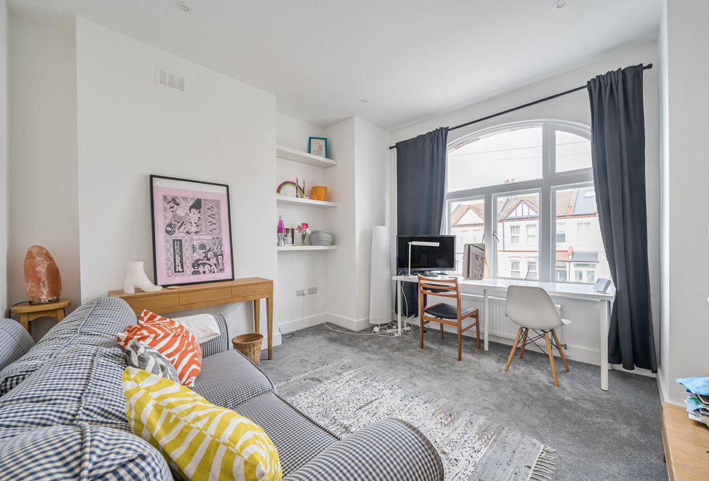 Property photo 1 of 7 1344780-1-68Aeffd...
