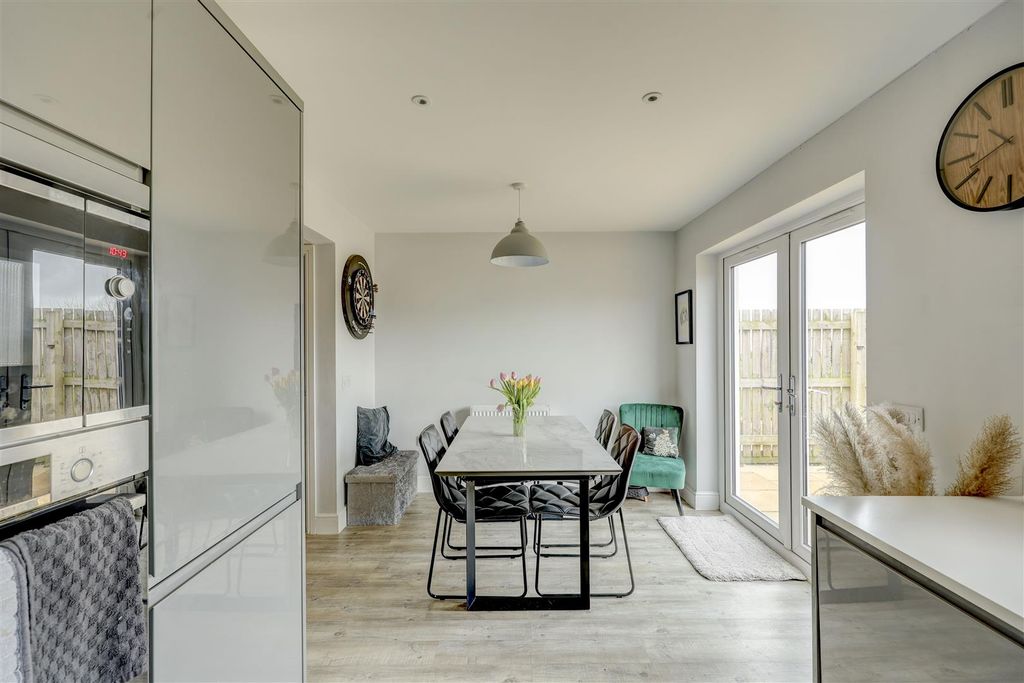 Property photo 3 of 18 Kitchen Diner