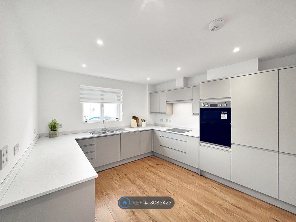 Property photo 3 of 7 Kitchen
