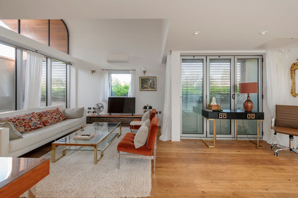 Property photo 3 of 27 2 Princess Louise Walk-8904.Jpg