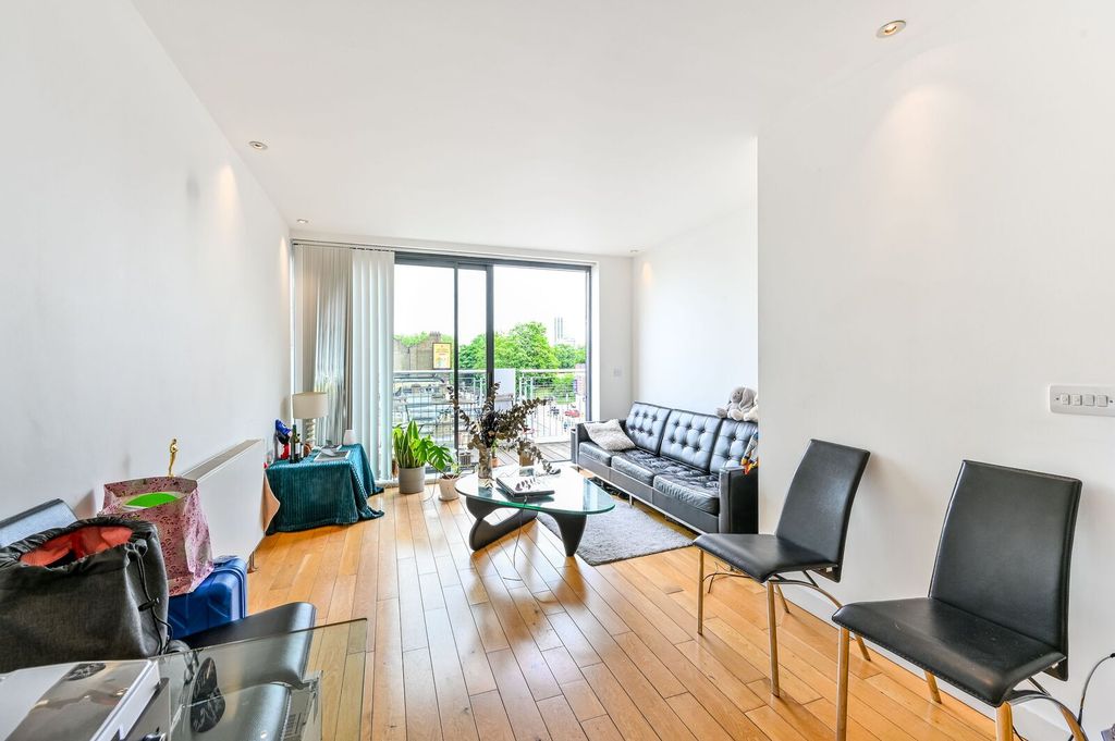 Property photo 2 of 10