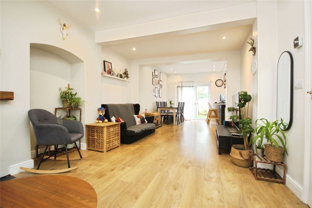 Property photo 3 of 12 Picture No. 11