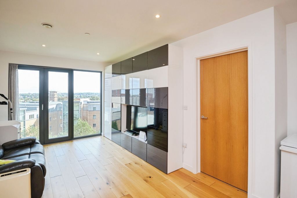 Property photo 2 of 18 Pbox-Img.Jpg