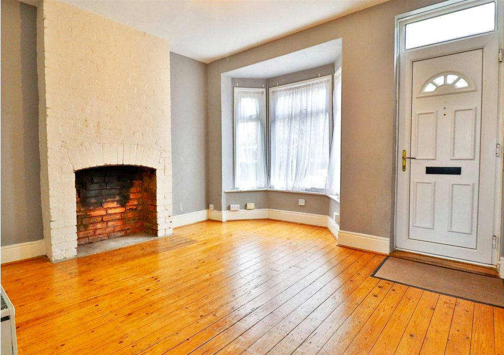 Property photo 2 of 11
