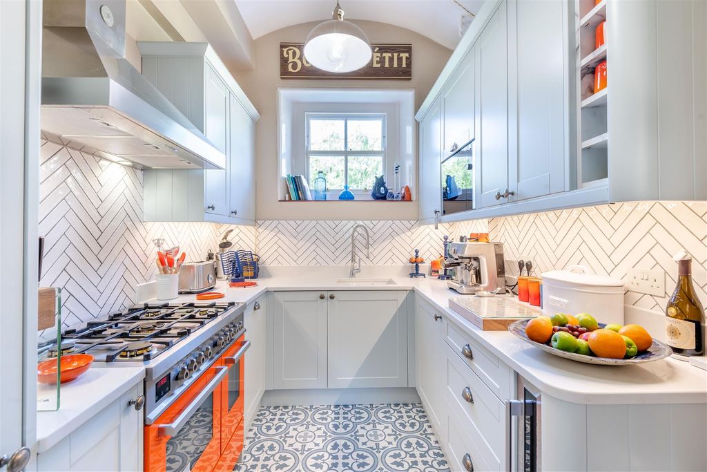 Property photo 1 of 18 8648552-Interior03.Jpg