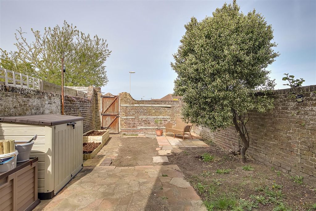 Property photo 2 of 9 Img_2579-Img_2581.Jpg