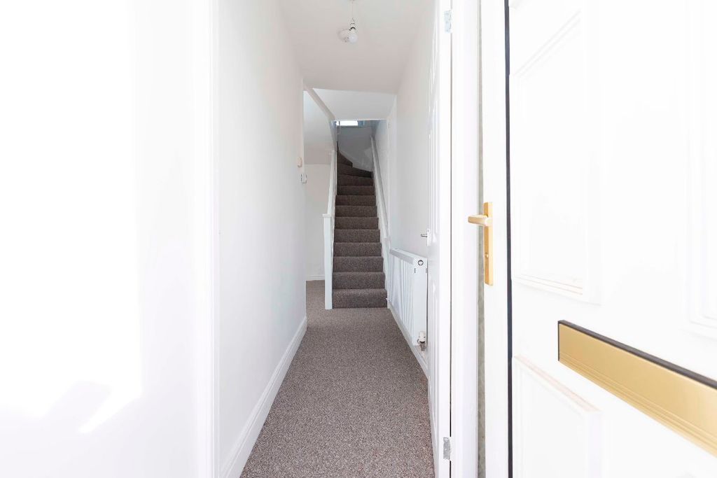 Property photo 2 of 25
