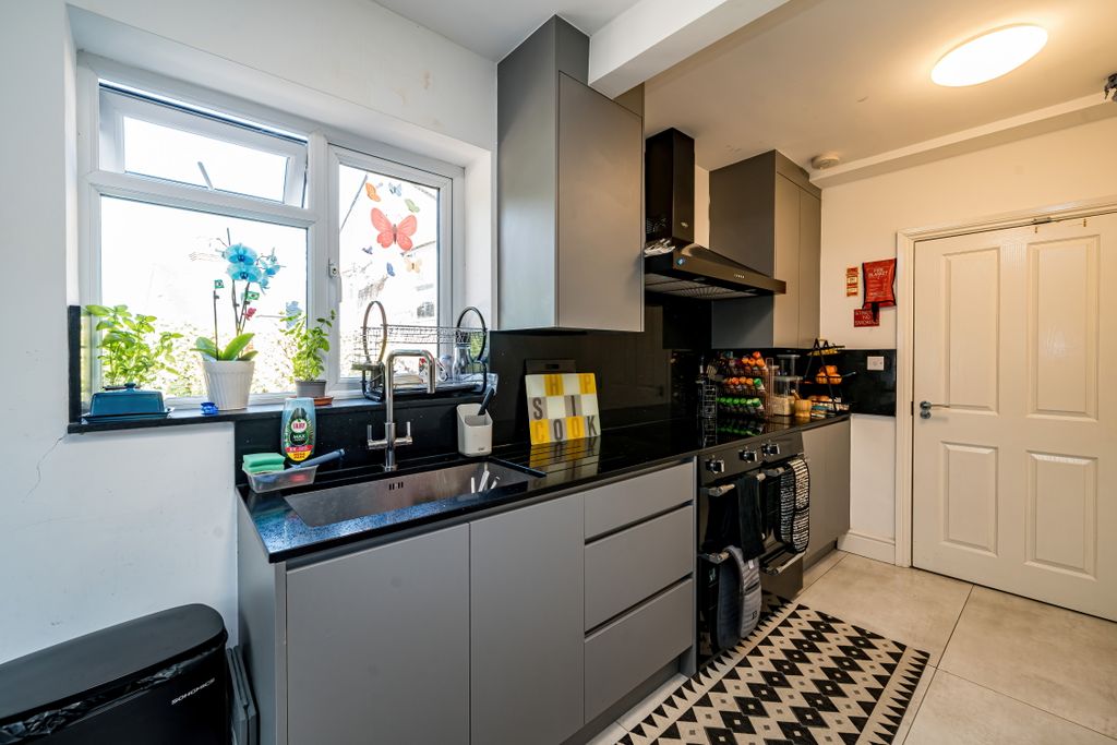 Property photo 3 of 30 26 Priory Road-3.Jpg