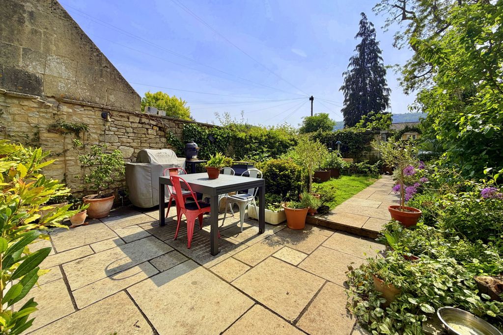 Property photo 2 of 22