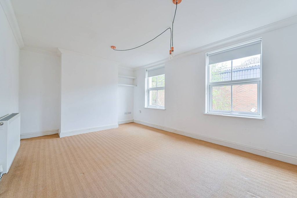Property photo 1 of 9