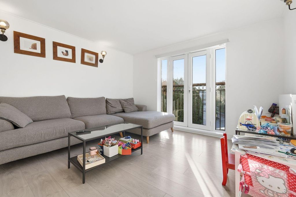 Property photo 2 of 17 Living Room