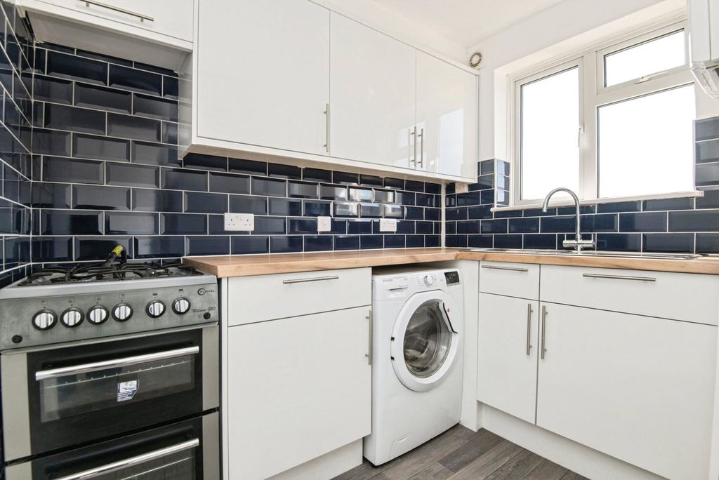 Property photo 3 of 13 Picture No. 11