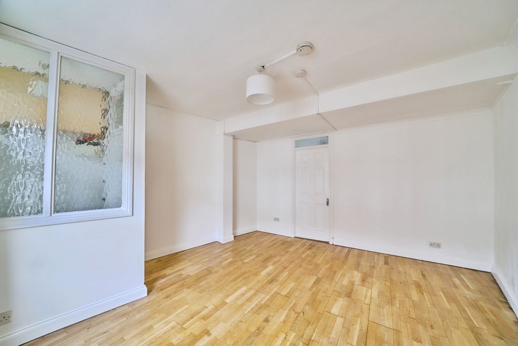 Property photo 3 of 17 Photo