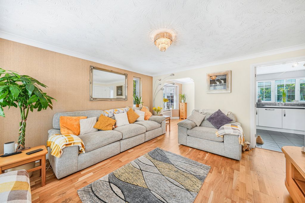 Property photo 2 of 32
