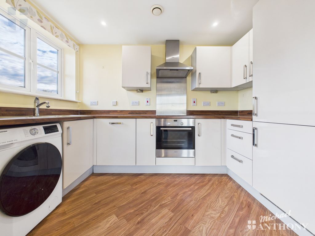 Property photo 3 of 8 Cam03852G0-Pr0468-Still026