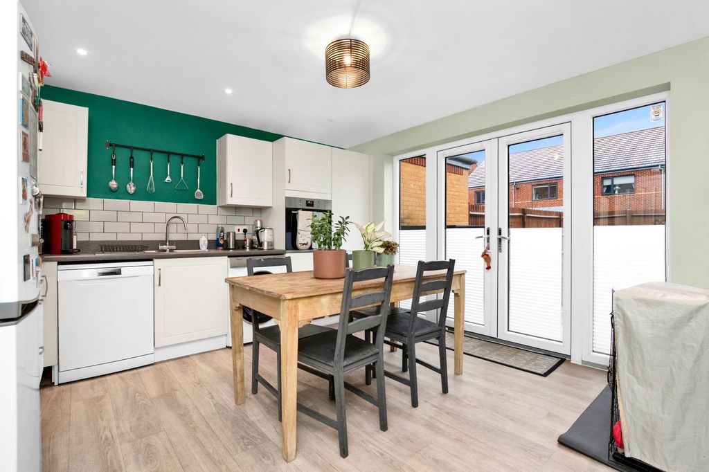 Property photo 3 of 28